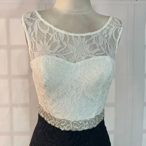 City Studio White Black Sparkle Lace Embellished Waist Formal Gown Size 0