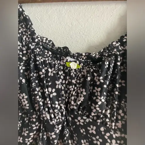 Dainty Floral Short Sleeve Cropped Peasant Blouse Top Medium Cottagecore Black Size undefined