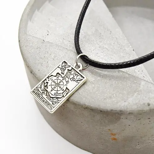La Rueda de la Fortuna Tarot Card Necklace Silver