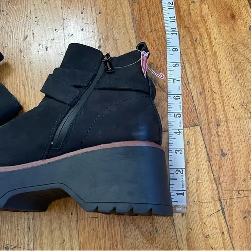 Blondo Platform Waterproof Boots Size 9