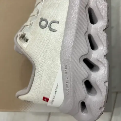 on cloud tilt Women’s Sneakers Size 8.5 Sand Lavender