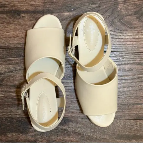 Black Rivet Melina open toe sandals cream off white Sz 7 wide Adjustable strap