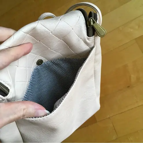 NWOT Quilt Design Crossbody Bag, Cream with Black, White Abstract Print Interior