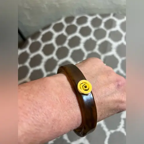 Tortoise Brown Bracelet with Gold Spiral detail
Classic minimalist accessory