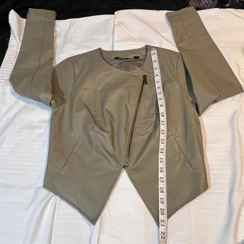 Stylish Gray Faux Leather Asymmetrical Cropped Moto Jacket with Zipper Detail Green