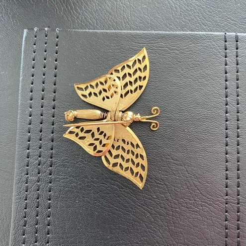 Vintage Butterfly Brooch with Articulated wings Gold