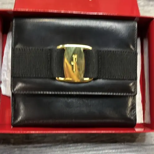 Salvatore Ferragamo Ferragamo Vara Bifold Wallet Gold ($550) ✨ professionally cleaned and relined ✨