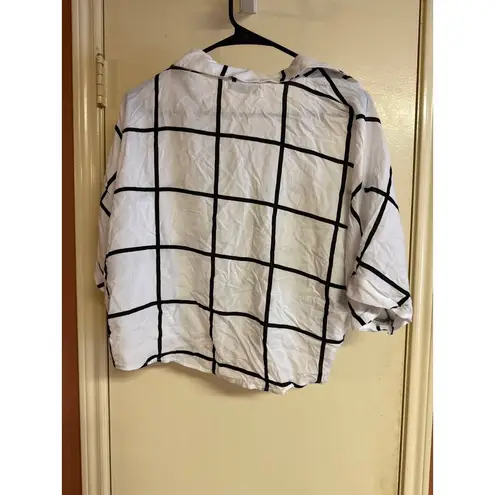 Jon & anna Contemporary M White & Black Checkered Button-Up Cropped Shirt With 3