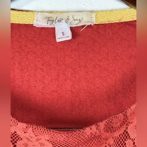 Taylor & Sage shirt with floral prints and lace and crochet Red Sz S