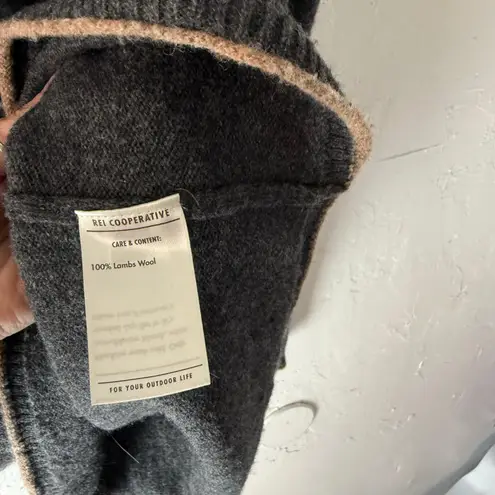 Rei Co-op REI Cooperative Size Medium Gray Lambs Wool V Neck Long Sleeve Sweater