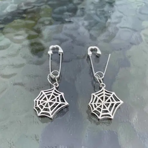 Handmade Unique Elegant Punk Gothic Style Web Spider Safety Pin Design Hoop Earrings, Boho