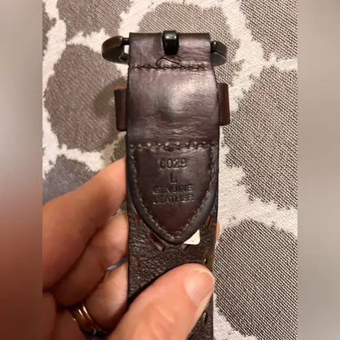 Elegant Brown Leather Belt with Unique Design