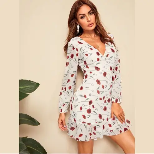 ✨Plunging Neck Tie Side Ruffle Hem Surplice Dress✨ White Size M