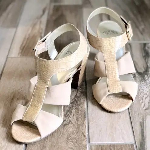 Mootsies Tootsies Block Heel Tan Taupe Faux Leather Sandals, sz. 7