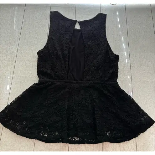 Xxi Black Lace Overlay Sleeveless Blouse – Size M – Keyhole Back Cutout