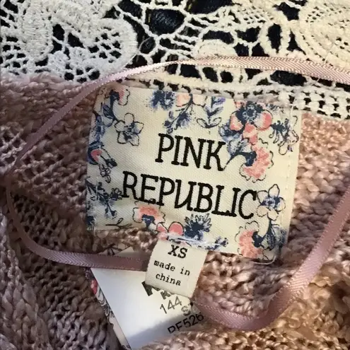 Pink republic NWT Pink Feminine Lace back Sweater