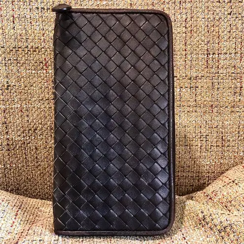 Bottega Veneta Brown Intrecciato Weave Lambskin Full Zip Long Wallet Clutch