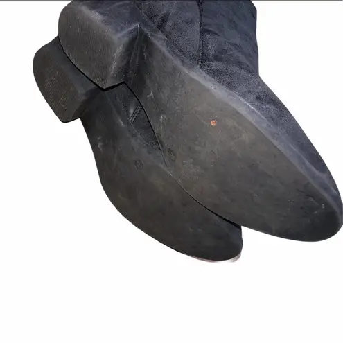 Twisted  size 8 Alexia black buckle ankle booties