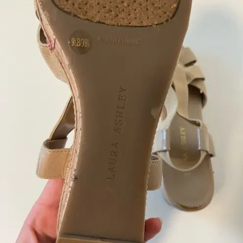Laura Ashley women’s nude elastic strap platform sandals — size 9.5