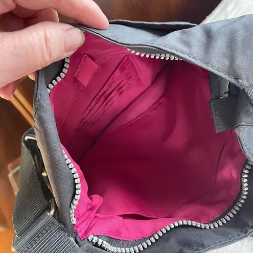 Baggallini grey crossbody bag. Many pockets