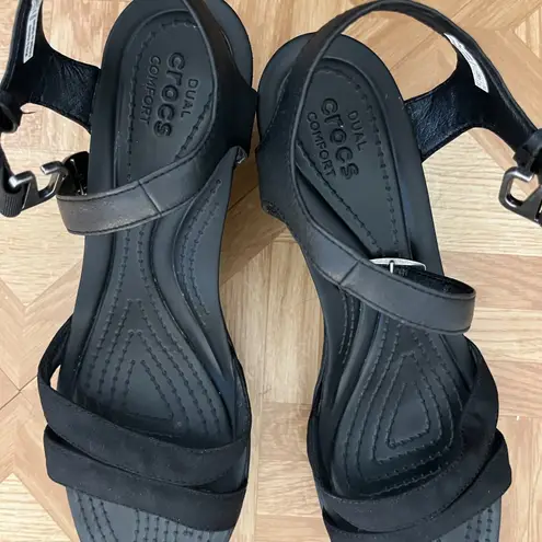 Crocs  LEIGH II ANKLE STRAP WEDGE size 11 - Image 4