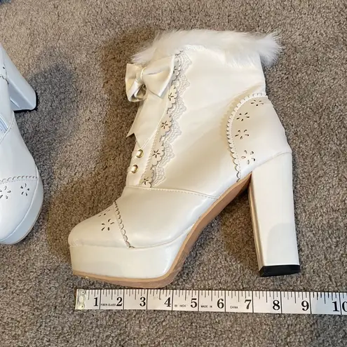 Women’s White Chunky High Heeled Boots Faux Fur Trim Size 39EU (8.5 US) NEW