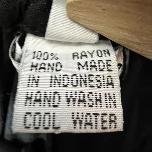 Baik Baik Honolulu Black Rayon Cropped Pants S/M Butterfly Lace Embroidered Size undefined