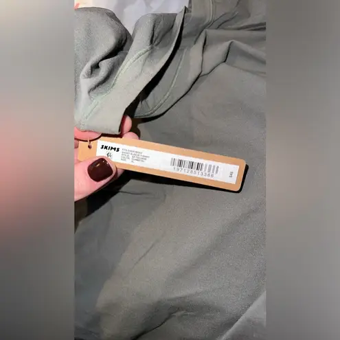 SKIMS NWT fits everybody T shirt- Gunmetal