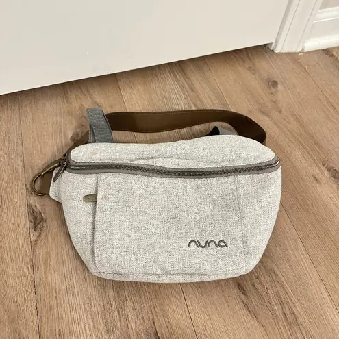 NUNA Stroller Sling Bag in Curated Silver