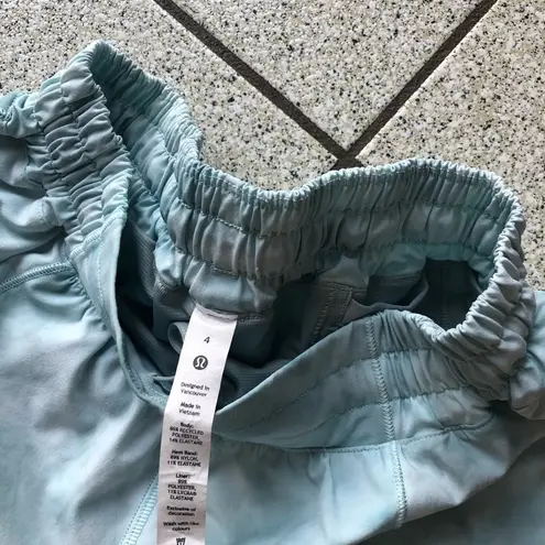 Lululemon  Hotty Hot Low-Rise Lined Short 2.5" in Diamond Dye Silver Blue Size 4 thumbnail 11