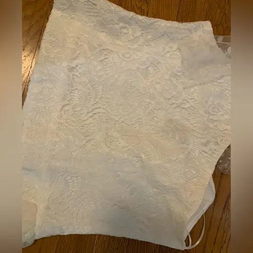 Lulumari NWT one shoulder lace top white size L