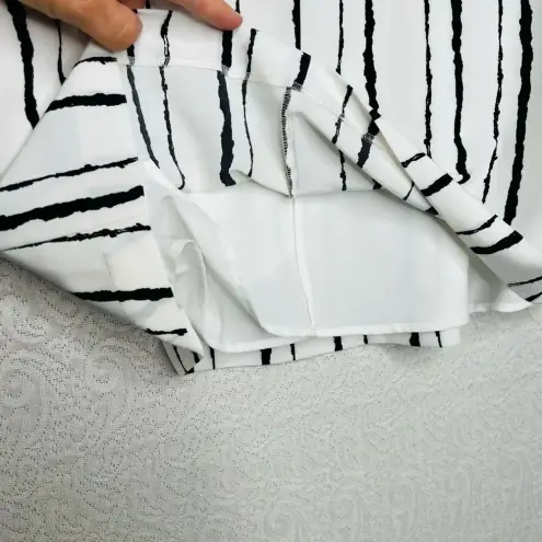 Vince Camuto  Sleeveless Black Striped Cropped Tank Top White Size M