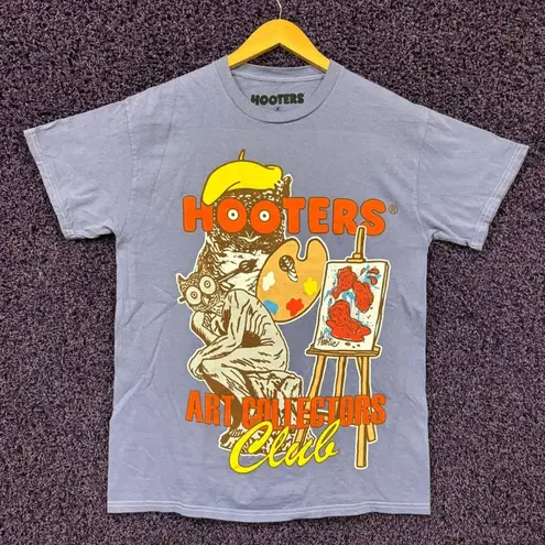 Hooters Art Collectors Club Wings Sports Bar Promo T-Shirt M