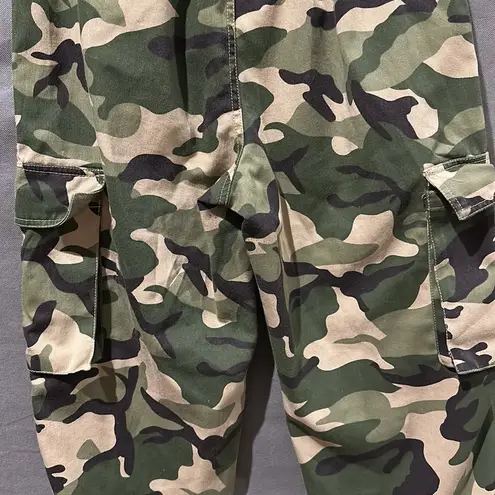 Forever 21  Camo Print Cargo Pants