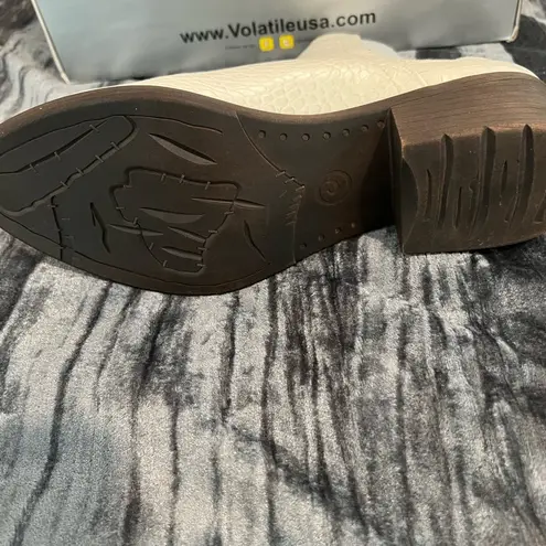 VOLATILE Chronicle Women's Boot 7.5 B(M) US Bone