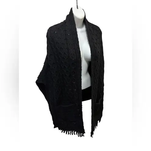 Aran Shawl Wrap With Pockets Black Cable