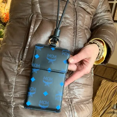 MCM Authentic Leather VISETOS logo print phone/card lanyard/Crosby