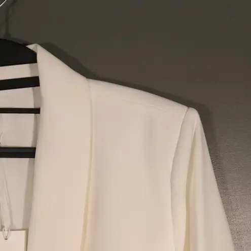 Mural NWT Curvy Hem Blazer in White Size Large