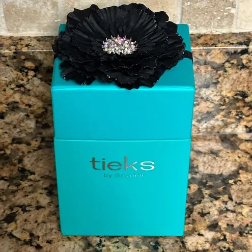 Tieks  by Gavrieli Boxes for flats/display/storage with‎ black flower