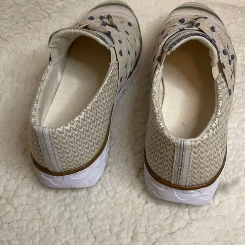 The Original MUKÂ LUKS Womens Beige Casualâ FlatsâNWOT. Size 7