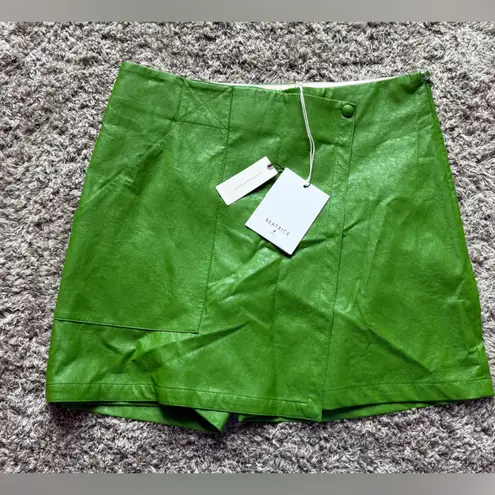 BEATRICE Italia Genuine Leather Shorts – Kelly Green | Size 8 (L) | NWT