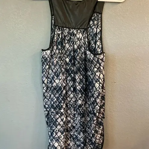 Rock & Republic Rock &‎ Republic Large Sleeveless Tank