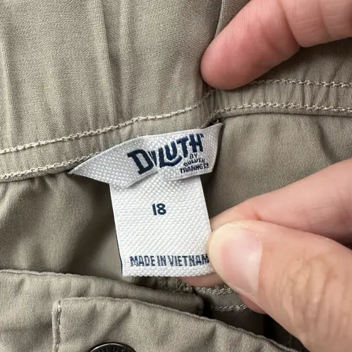 Duluth Trading Co Dry On The Fly Shorts 10" Cargo Khaki Beige Casual Women's 18 Tan