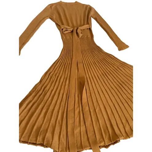 Fincati Cashmere Blend Belt Fitted Pleated Sweater Dress Goldenrod Size Large Gold