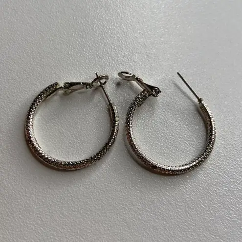 No Brand | Silver Speckle Medium Hoop Cuff Curl Earrings Accessory