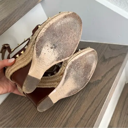 Valentino Garavani Valentino Leather T-Strap Rockstud Wedge Platform Ankle Strap Sandals in Brown