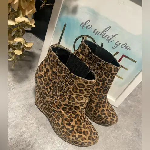 BCBGeneration Ankle Boots Size 7 Suede Wedge Heel Brown