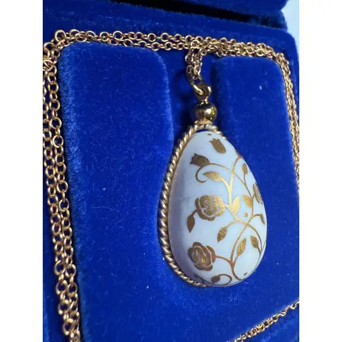 Vintage 1978 Franklin Mint Easter Egg Pendant Necklace Gold