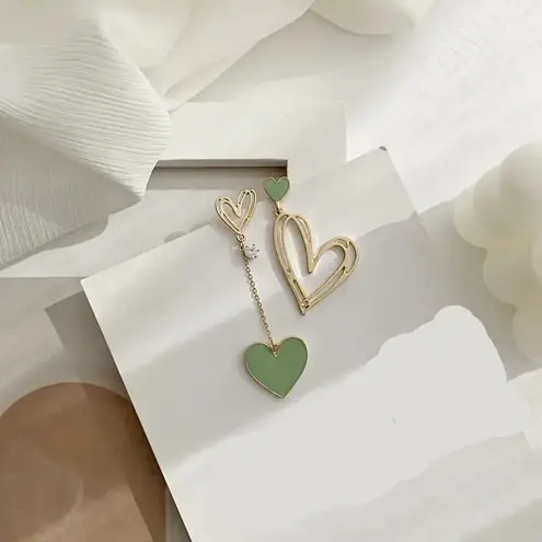 NEW Asymmetrical Green Heart Earrings Gold Dangle Mismatched Cute Y2K Aesthetic