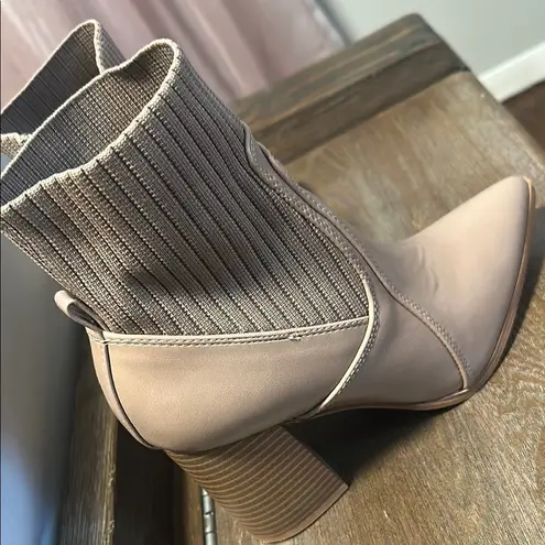 Women’s slip on Ankle boots chunky block heel Tan Size 7